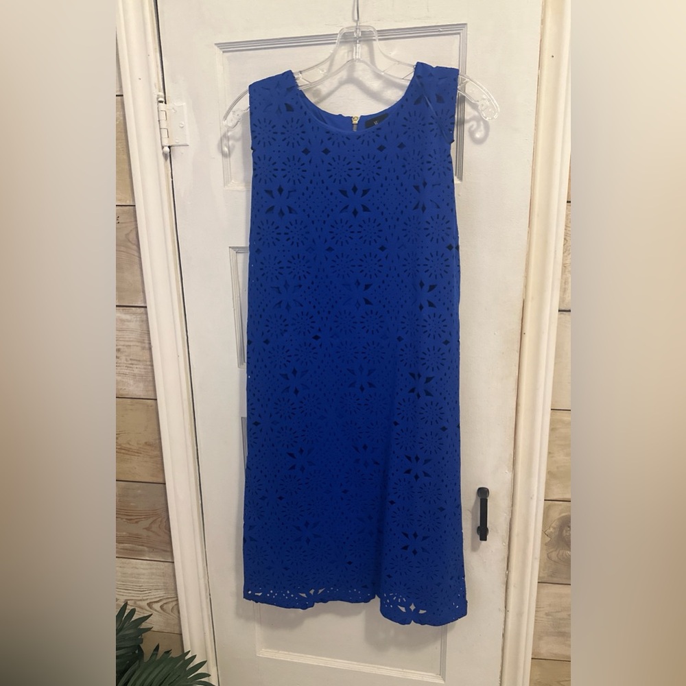 NWOT Worthington Ladies Sheath Sleeveless Dress. Size Medium.